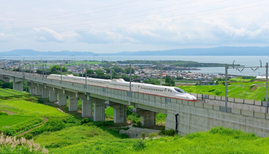 〈日本新幹線為什麼有名字？「隼號」、「希望號」、「朱鷺號」全線車輛命名由來〉文章首圖