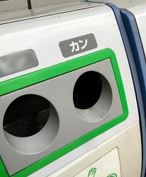 日本街頭上收集鋁罐的資源回收箱