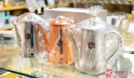 日本京都推薦廚房用品店「KOTANI」（コタニ金物）販售的月兔印金屬色茶壺