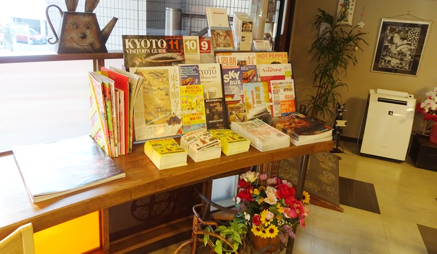 日本京都推薦廚房用品店「KOTANI」（コタニ金物）的咖啡店提供京都旅遊資訊