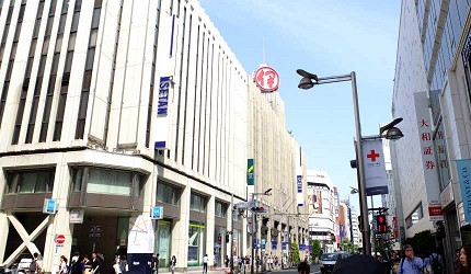  新宿是百貨公司激戰區，圖為「伊勢丹百貨」