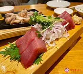 靜岡自由行美食濱松餃子濱松たんと本店鰹魚生魚片