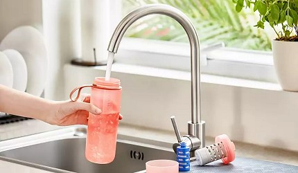 7大日本淨水器濾水器淨水器品牌推薦推介PanasonicTORAY水質功能種類評比飛利浦商品實物被使用