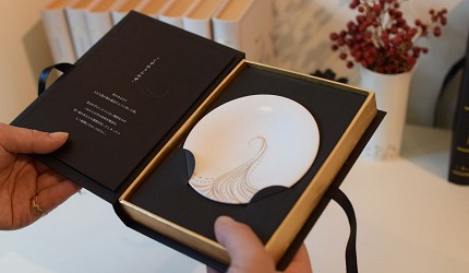 日本陶瓷餐具推薦推介SIONE質感弦月對杯夢幻精緻碗盤送禮首選結婚賀禮日系餐具陶瓷藝術的打開一本陶瓷之書