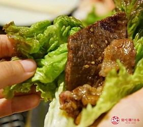 沖繩必吃美食推薦11選燒肉店家「燒肉乃我那霸」生菜夾肉