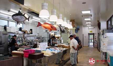 沖繩必吃美食推薦11選海鮮店家「海人食堂」的1樓漁獲生鮮區