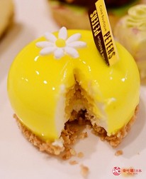 日本輕井澤長野附近療癒慢活女子旅推薦推介的佐久可以吃到的文青餐廳Cake Boutique PETERSケーキブティックピータース的PETERS CAFE的ヤウールシトロン檸檬蛋糕
