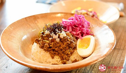 日本輕井澤長野附近療癒慢活女子旅推薦推介的佐久可以吃到的文青餐廳Maru Cafe的咖哩飯