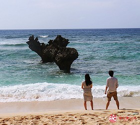 “推薦文青必買必逛必吃必住必玩樂吃購！日本人の旅遊指南日本沖繩自由行自助旅行旅遊古宇利島北部一日遊景點美食總整理心型岩愛心石跨海大橋交通MAPCODE自駕巴士公車地圖名護今歸仁村傳說海邊Tinu海灘ティーヌ浜ハートロックTokei海灘トケイ浜渡海海灘Peace貝殼ピース貝Chigunu海灘チグヌ浜古宇利海灘古宇利ビーチ古宇利海洋塔KouriOceanTower餐廳咖啡廳伴手禮KOURISHRIMP蝦蝦飯必吃必去必玩Gajumaru