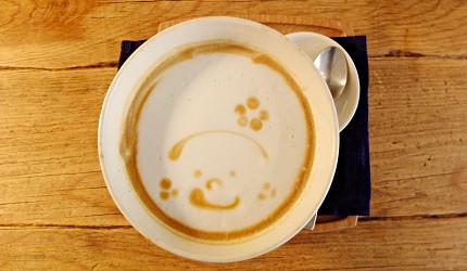 café Lotta熱拿鐵上面的溫暖笑臉