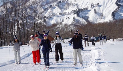 日本有中文教練的滑雪場推介山形縣月山滑雪場的課程實況