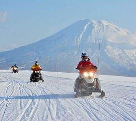 日本有中文教練的滑雪場推介的中文滑雪場新雪谷國際滑雪學校有雪上電單車騎