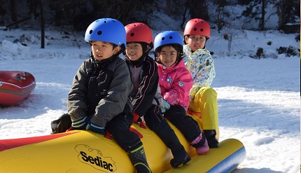 盧之牧溫泉雪上樂園裡可以玩到的雪上香蕉船