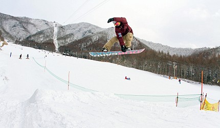 長野縣龍王滑雪公園滑雪