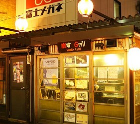 北海道小樽最受當地人歡迎的屋台村紅磚橫丁內的炭燒料理主題酒吧