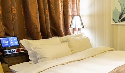 日本酒店評論家瀧澤信秋挑選的東京精品酒店排名 TOP 6 的「Hotel The Glanz 麻布十番」的床的照片