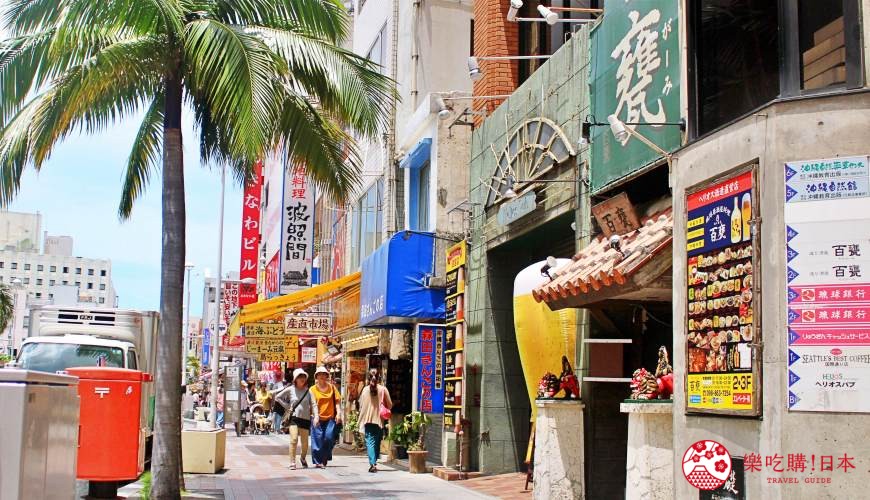 沖繩旅遊孝親自由行推薦必去購物地點「國際通」街景
