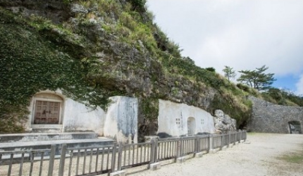 “必買必逛必吃必住必玩樂吃購！日本人の旅遊指南沖繩自由行一日遊交通行程推薦必備那霸單軌電車美食店家浦添市咖啡國際通浦添大公園浦添城遺跡溜滑梯ippe