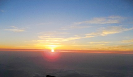 從富士山頂看到的日出景色