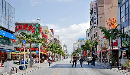 香港出發上落船啟德碼頭郵輪旅遊旅行觀光行街食買shopping半日快閃上岸玩沖繩那霸若狹碼頭安謝新港郵輪碼頭交通行程路線指南教學攻略首里城牧志市場美國村皇家加勒比國際遊輪Royal Caribbean International公主遊輪Princess Cruises星夢郵輪Dream CruisesCosta歌詩達郵輪必去的國際通街道夜景