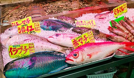 香港出發上落船啟德碼頭郵輪旅遊旅行觀光行街食買shopping半日快閃上岸玩沖繩那霸若狹碼頭安謝新港郵輪碼頭交通行程路線指南教學攻略國際通首里城美國村皇家加勒比國際遊輪Royal Caribbean International公主遊輪Princess Cruises星夢郵輪Dream Cruises靠岸的costa歌詩達郵輪必去的第一牧志公設市場內的魚檔