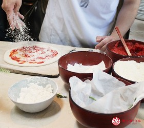 輕井澤一日遊11家必吃打卡美食的正宗窯烤披薩「enboca 輕井澤」的現做披薩