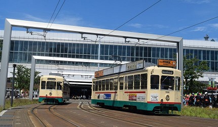 在富山市中多個觀光熱點中穿梭的有軌電車中應用的7000車型