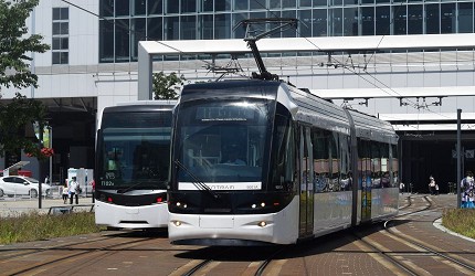 在富山市中多個觀光熱點中穿梭的有軌電車中應用的CENTRAM9003車型