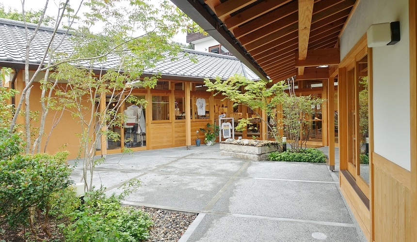 “倉敷自由行岡山山陽山陰日本自助旅行旅遊設計服飾雜貨文創手工藝品文青CraftWorkVillage帽子帆布單寧牛仔手巾餐具玻璃工藝筆設計師町家手工體驗活動CRAFTWORKinc.ALAPAAPORIGINAL帆布包原創aun玻璃筆襯衫連身裙圍巾背心森林系GIFTTRAVELCLOSET圍裙貝蕾人氣くらし器