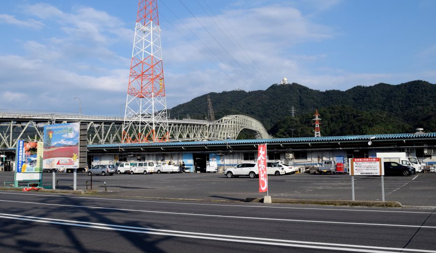 日本結緣聖地「島根」、柯南故鄉「鳥取」旅遊推薦：境港市的「境港水產直賣中心」外觀