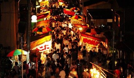 日本青森弘前的宵宮祭（宵宮）夜市照片