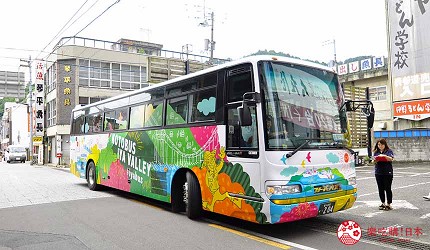 四國自由行搭乘觀光巴士「KOTOBUS IYA VALLEY」琴平車站附近的乘車點