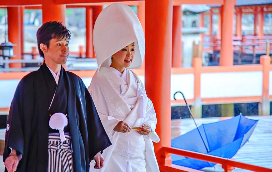 日本人穿日本傳統服裝跟理想對象結婚的照片