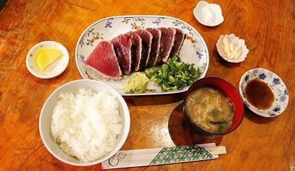 日本高知縣烤半熟鰹魚生魚片白飯味噌湯