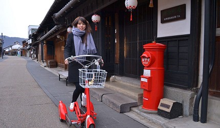 騎著和服腳踏車，在川原町老街上拍照打卡