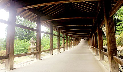 日本岡山吉備津神社木造迴廊