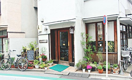 日本東京自由行都電荒川線推薦小店咖啡與美味甜點適合家庭親子