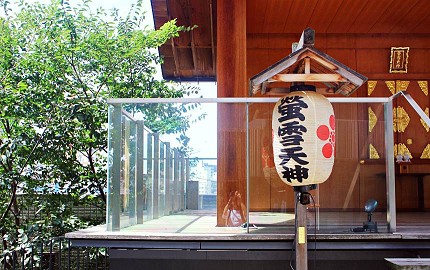 日本自由行東京神樂坂必訪景點赤城神社螢雪天神
