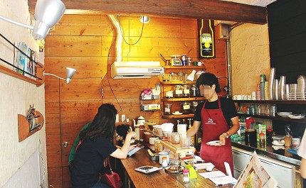 日本沖繩那霸自由行必訪景點第一牧志公設市場咖啡小店cafestreetChatanCoffee