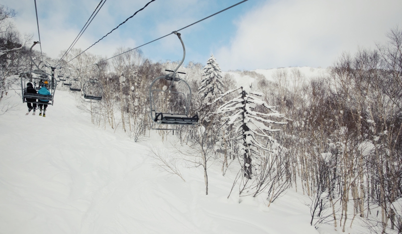 日本北海道自由行富良野美瑛的富良野王子大飯店附近的富良野滑雪場的纜車